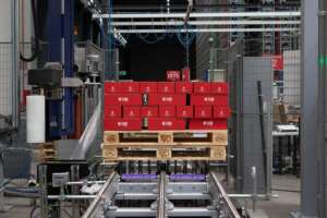 Pallet Red Box En Almacén